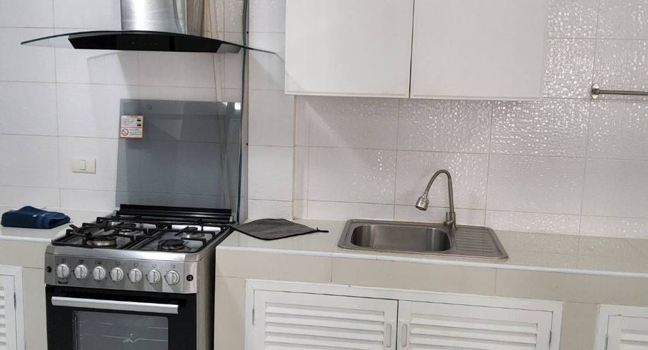 For rent 3 bedrooms house in Watthana, Bangkok