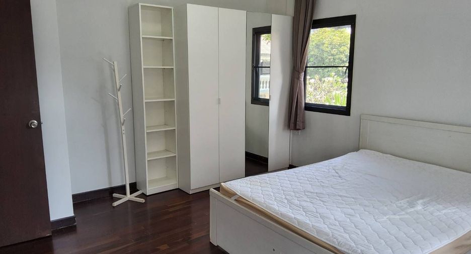 For rent 3 bedrooms house in Watthana, Bangkok