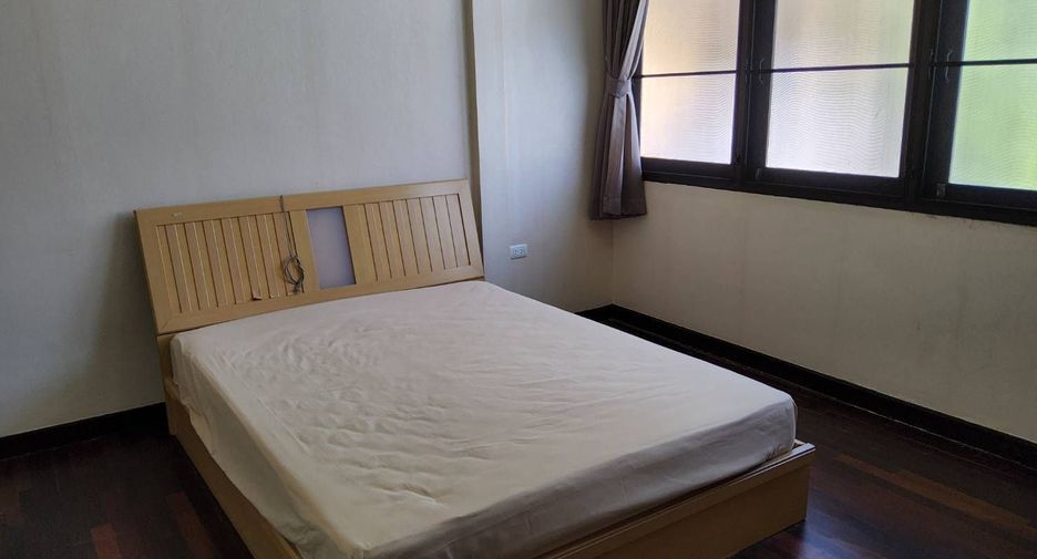 For rent 3 bedrooms house in Watthana, Bangkok