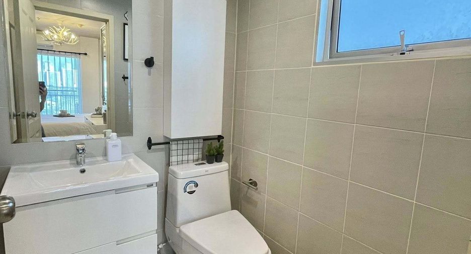 Wohnung zur Miete mit 3 Zimmer in Huai Khwang, Bangkok