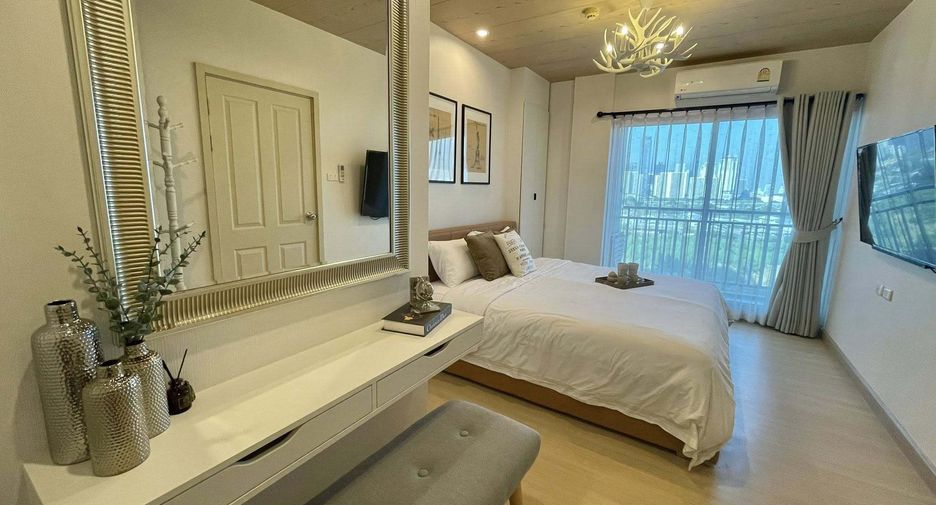 Wohnung zur Miete mit 3 Zimmer in Huai Khwang, Bangkok