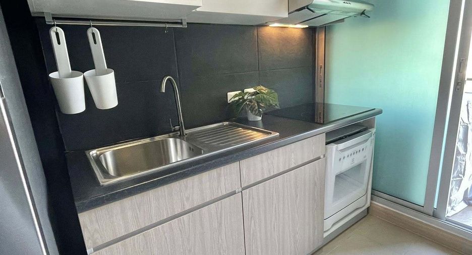 Wohnung zur Miete mit 3 Zimmer in Huai Khwang, Bangkok