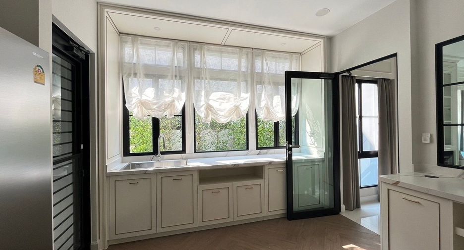 For rent 4 bedrooms house in Saphan Sung, Bangkok