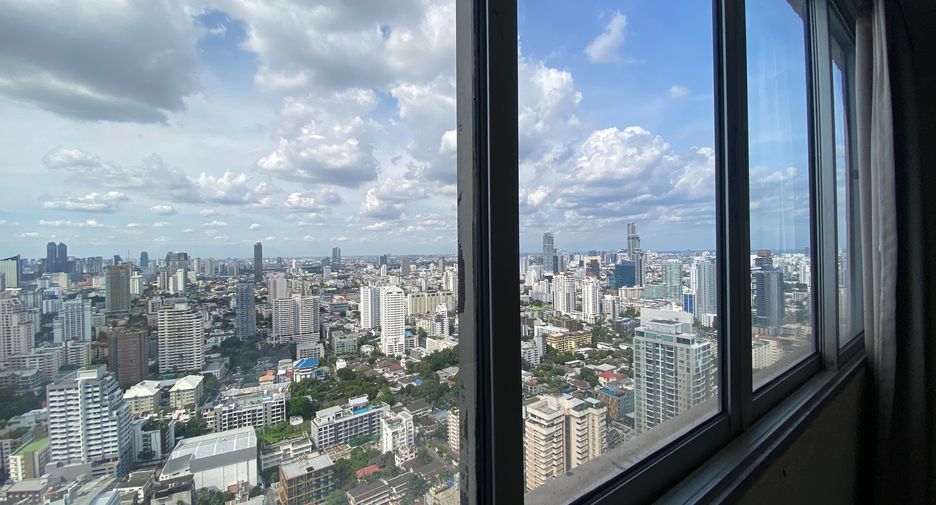 For rent 2 bedrooms apartment in Khlong Toei, Bangkok