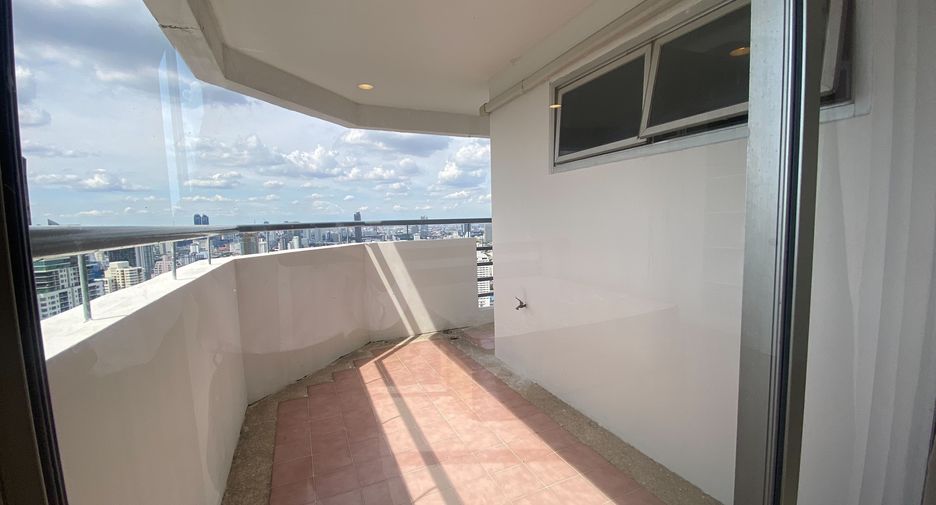 For rent 2 bedrooms apartment in Khlong Toei, Bangkok