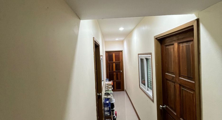 Gewerbefläche zur Miete mit 4 Zimmer in Watthana, Bangkok