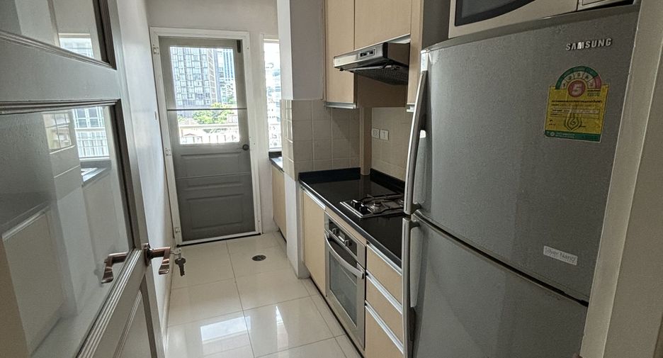 For rent 2 bedrooms condo in Watthana, Bangkok