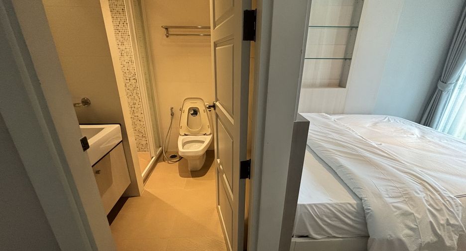 For rent 2 bedrooms condo in Watthana, Bangkok