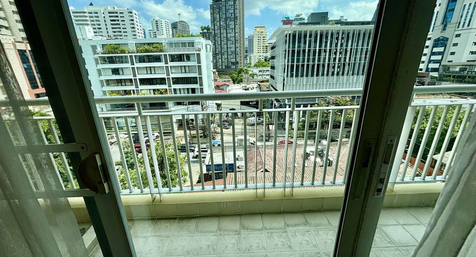 For rent 2 bedrooms condo in Watthana, Bangkok