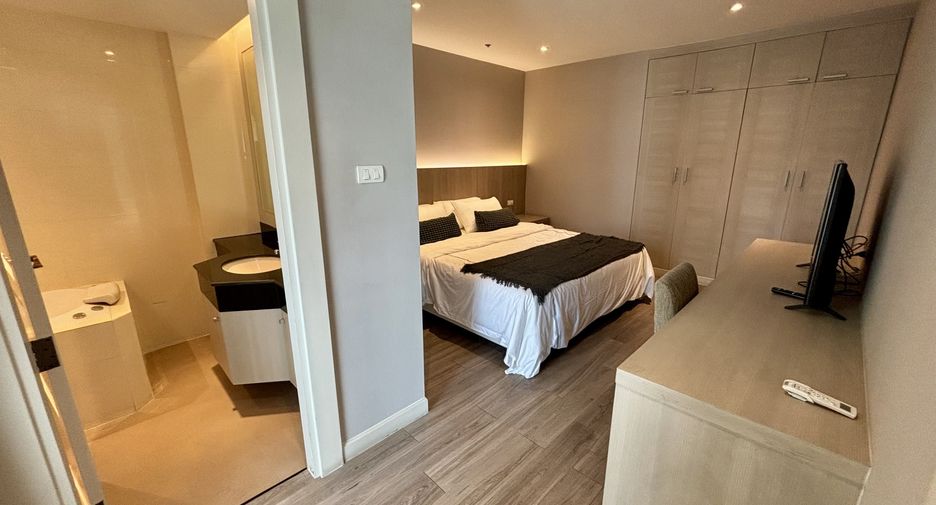 For rent 2 bedrooms condo in Watthana, Bangkok
