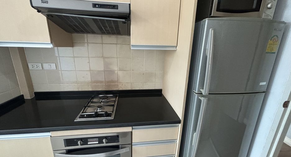 For rent 2 bedrooms condo in Watthana, Bangkok