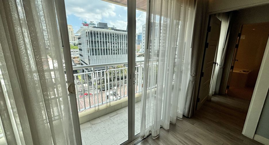 For rent 2 bedrooms condo in Watthana, Bangkok