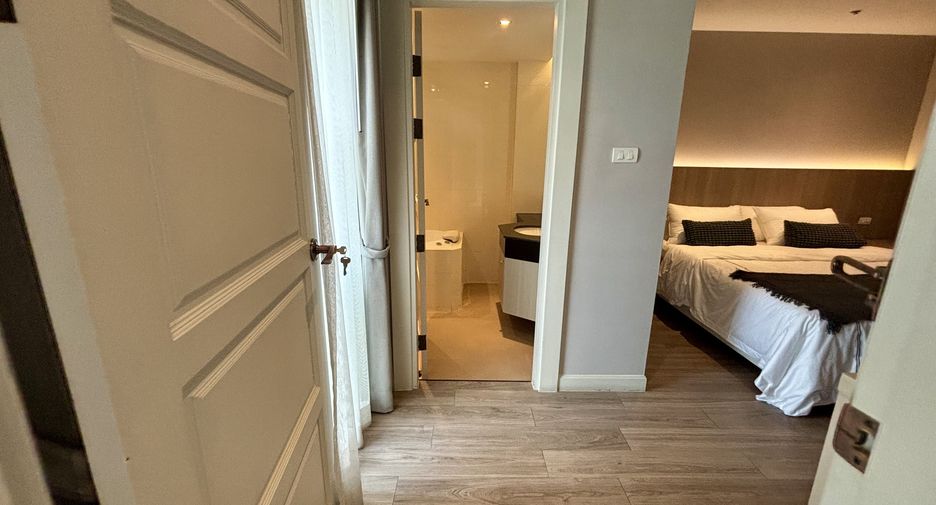 For rent 2 bedrooms condo in Watthana, Bangkok