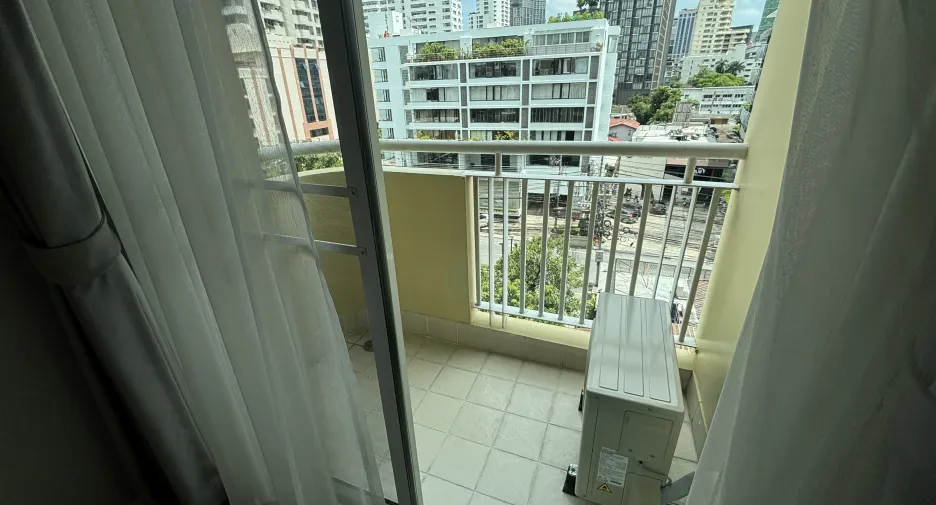 For rent 2 bedrooms condo in Watthana, Bangkok