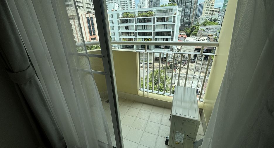 For rent 2 bedrooms condo in Watthana, Bangkok