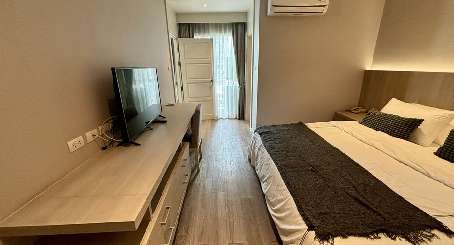 For rent 2 bedrooms condo in Watthana, Bangkok