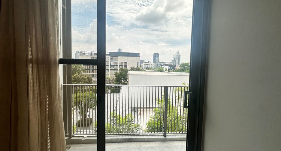 For rent 2 bedrooms apartment in Watthana, Bangkok