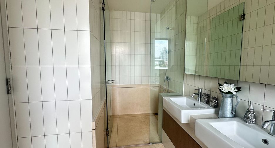 For rent 2 bedrooms apartment in Watthana, Bangkok