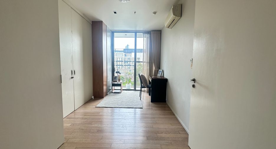 For rent 2 bedrooms apartment in Watthana, Bangkok
