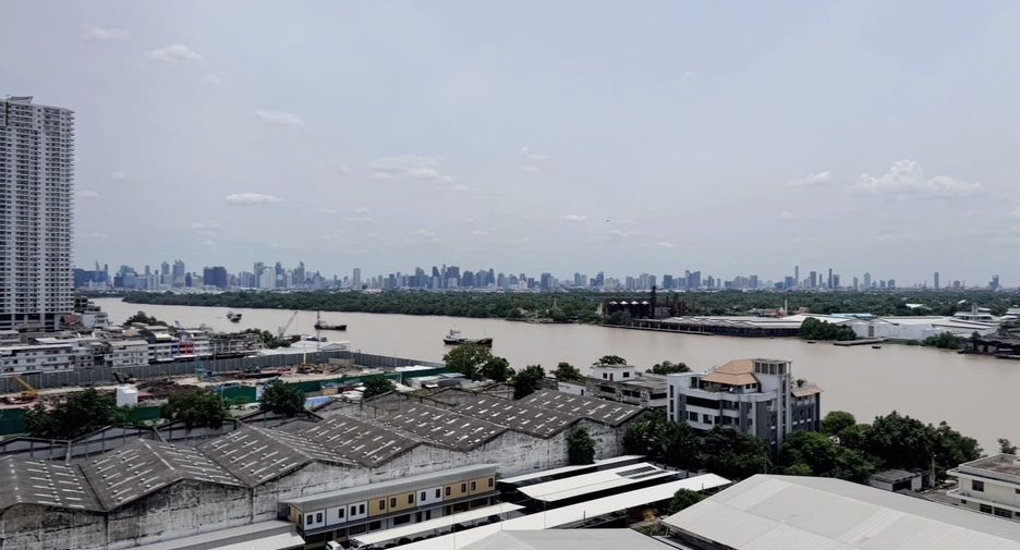 For rent 2 bedrooms condo in Yan Nawa, Bangkok