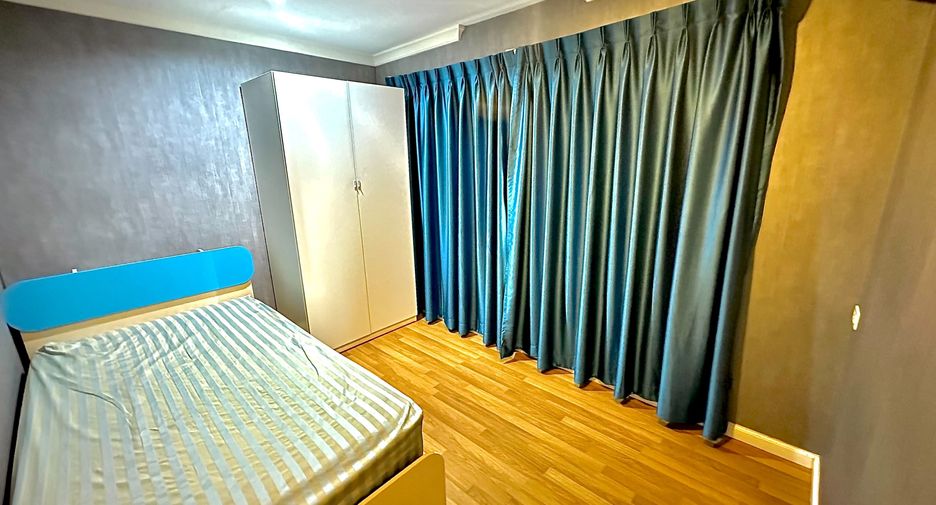 For rent 2 bedrooms condo in Yan Nawa, Bangkok