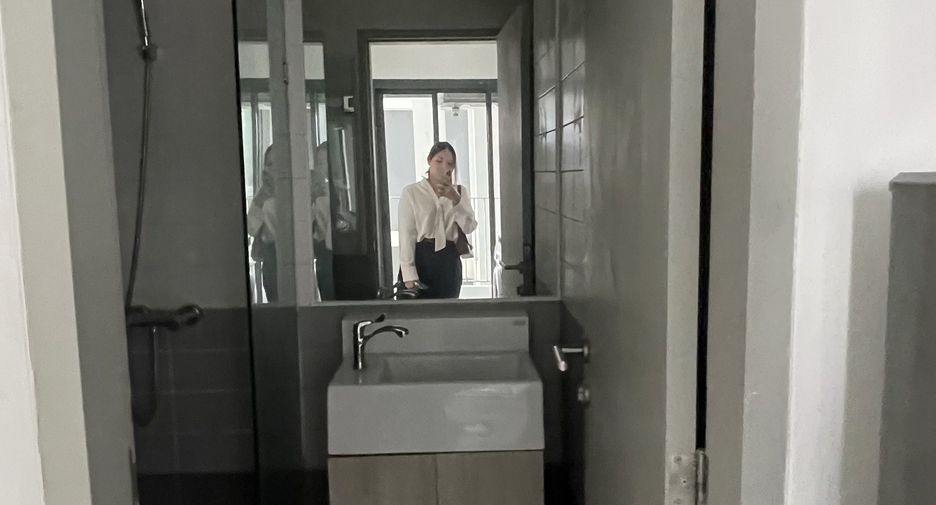 Wohnung zur Miete mit Studio in Huai Khwang, Bangkok