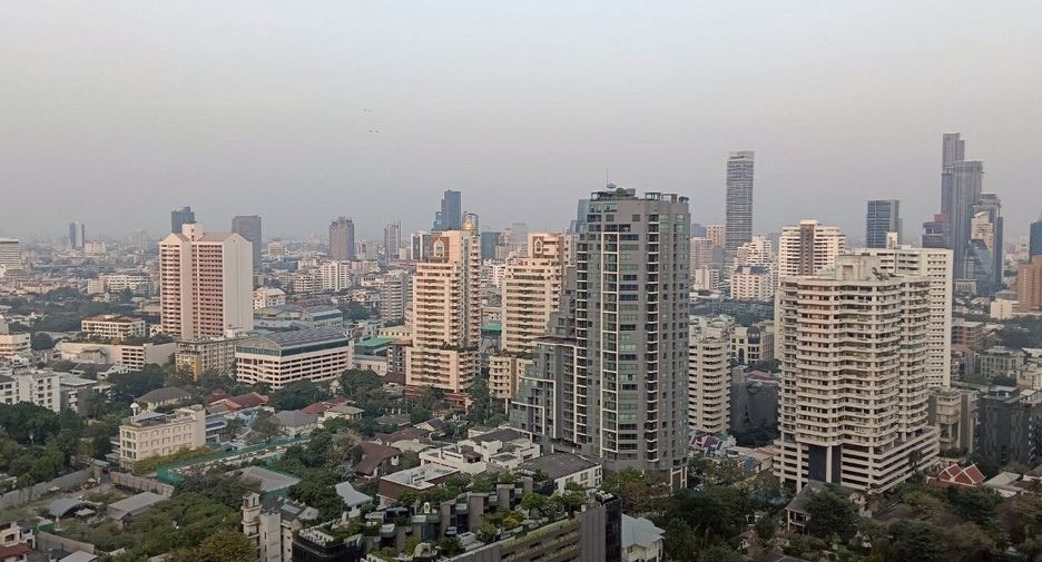 For rent 2 bedrooms condo in Khlong Toei, Bangkok