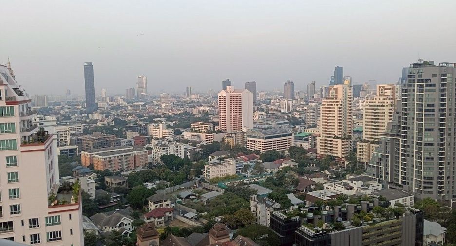 For rent 2 bedrooms condo in Khlong Toei, Bangkok