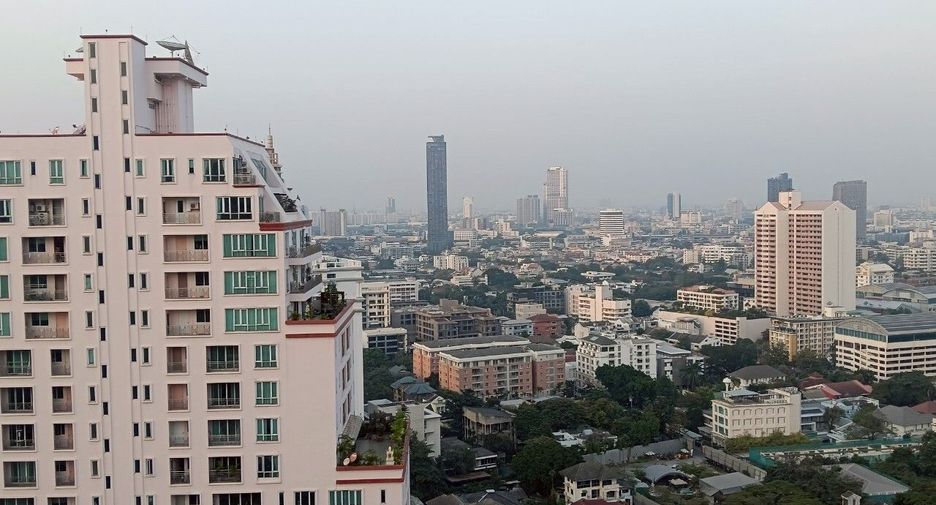 For rent 2 bedrooms condo in Khlong Toei, Bangkok