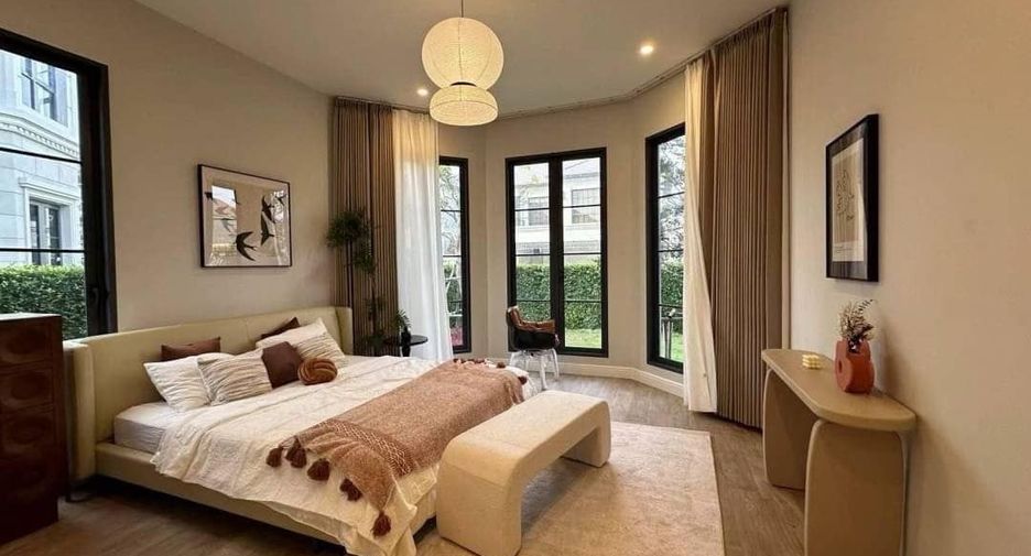 For rent 4 bedrooms house in Bang Kapi, Bangkok