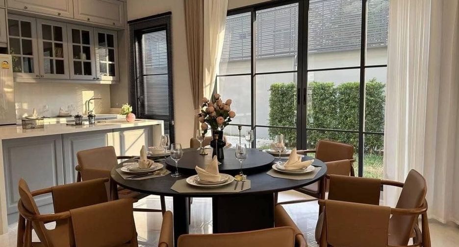 For rent 4 bedrooms house in Bang Kapi, Bangkok