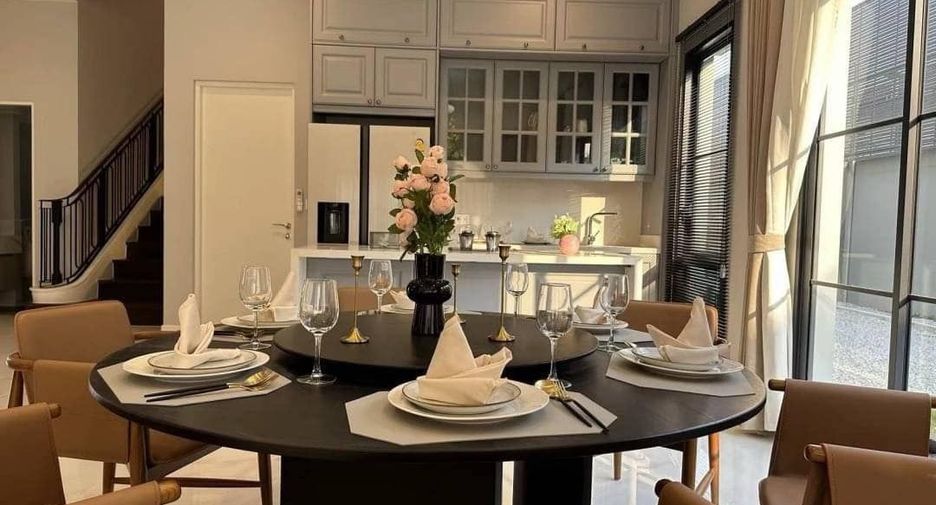 For rent 4 bedrooms house in Bang Kapi, Bangkok