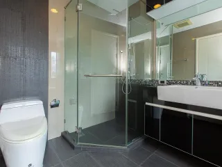 Wohnung zur Miete mit 2 Zimmer in Khlong Toei, Bangkok