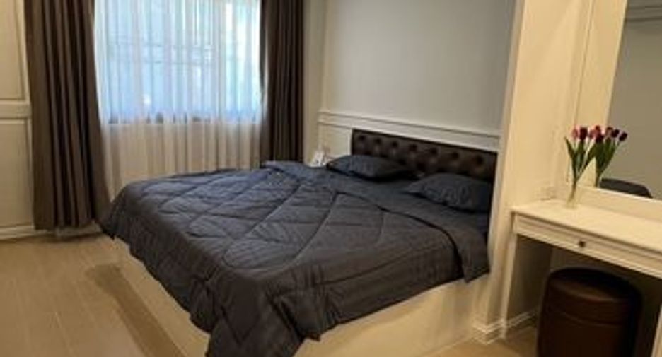 For rent 3 bedrooms condo in Khlong Toei, Bangkok