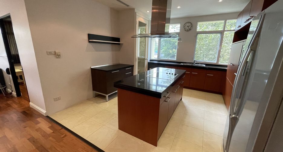 For rent 3 bedrooms condo in Watthana, Bangkok