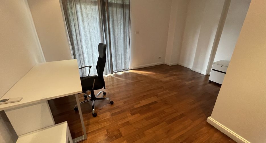For rent 3 bedrooms condo in Watthana, Bangkok