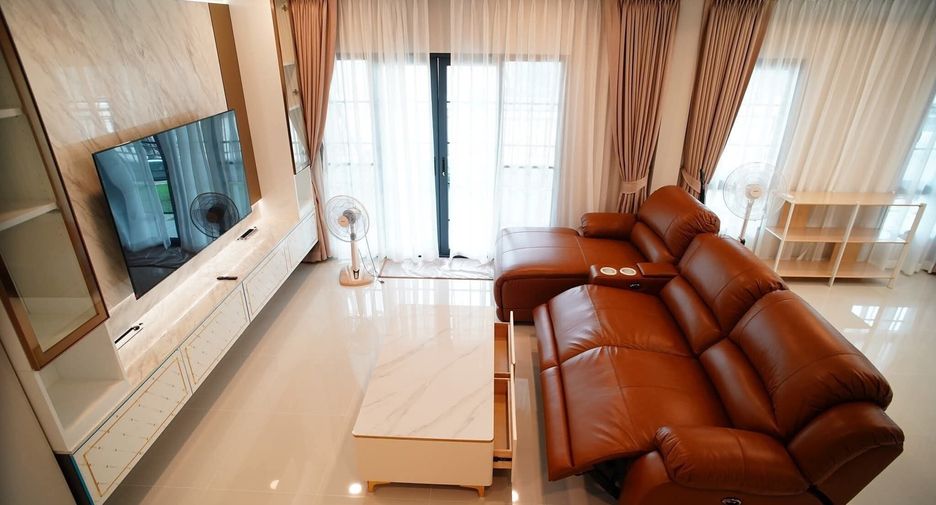 Casa en alquiler de 4 habitaciones en Bang Phli, Samut Prakan