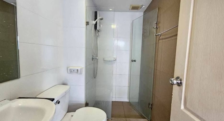 Casa en alquiler de 4 habitaciones en Bang Phli, Samut Prakan