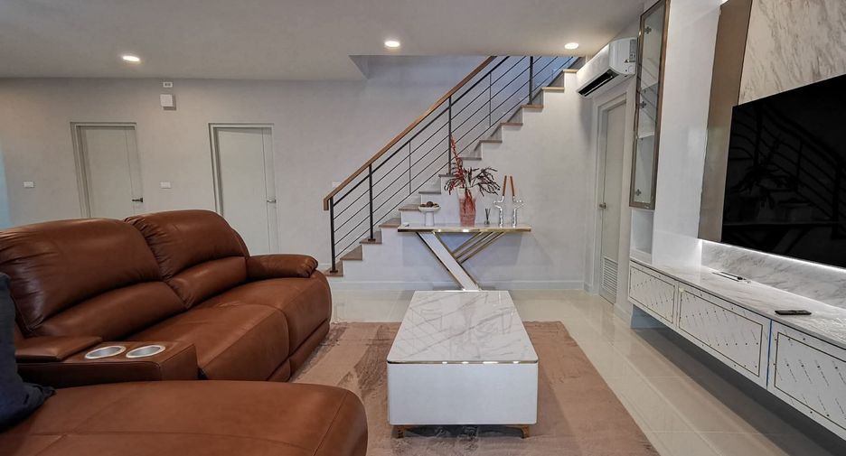 Casa en alquiler de 4 habitaciones en Bang Phli, Samut Prakan