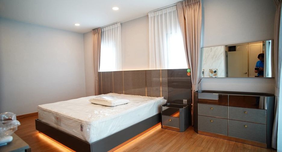 Casa en alquiler de 4 habitaciones en Bang Phli, Samut Prakan