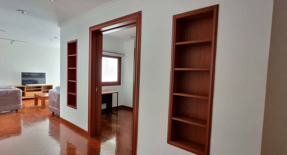 For rent 3 bedrooms apartment in Sathon, Bangkok