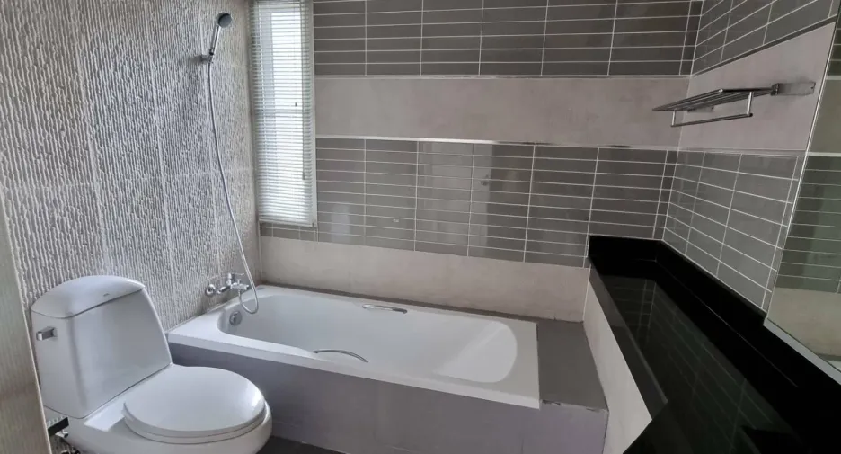 For rent 3 bedrooms apartment in Sathon, Bangkok