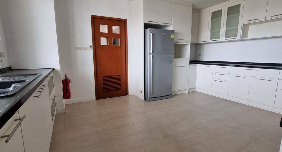 For rent 3 bedrooms apartment in Sathon, Bangkok