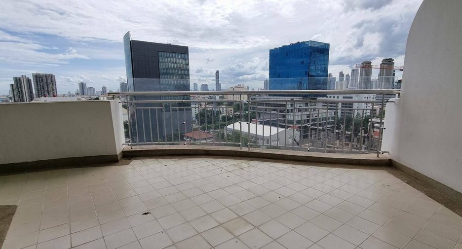 For rent 3 bedrooms apartment in Sathon, Bangkok
