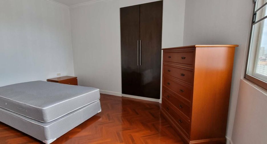For rent 3 bedrooms apartment in Sathon, Bangkok