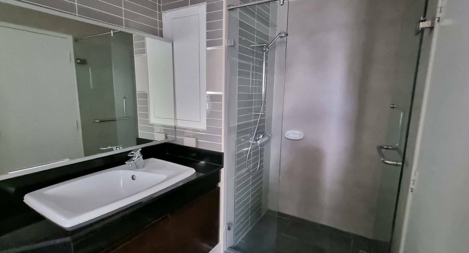 For rent 3 bedrooms apartment in Sathon, Bangkok