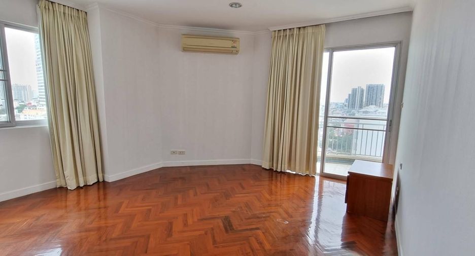 For rent 3 bedrooms apartment in Sathon, Bangkok