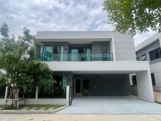 Casa en alquiler de 4 habitaciones en Bang Phli, Samut Prakan