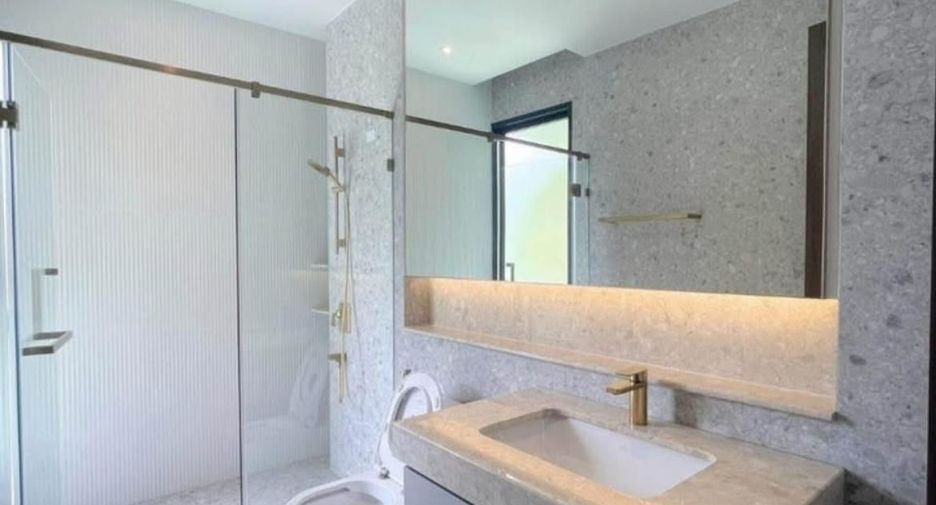 For rent 4 bedrooms house in Bang Kapi, Bangkok