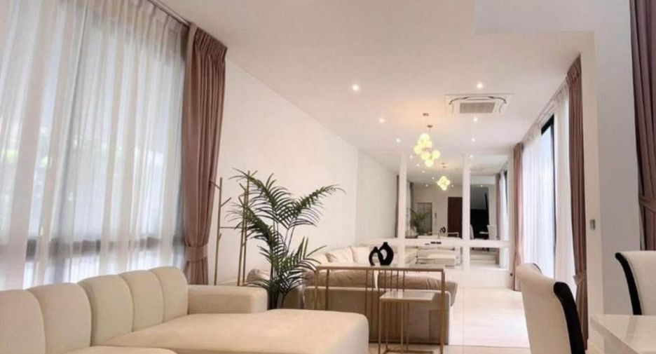 For rent 4 bedrooms house in Bang Kapi, Bangkok